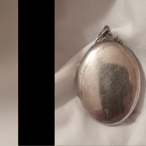 Large Silver Locket Pendant. AUTHENTIC Sterling Silver, Classic, floral - Picture 3 of 3